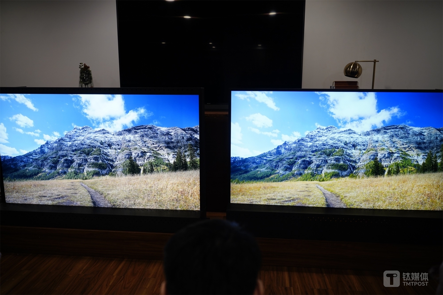 8K电视对比，左三星Q900 右索尼Z9G