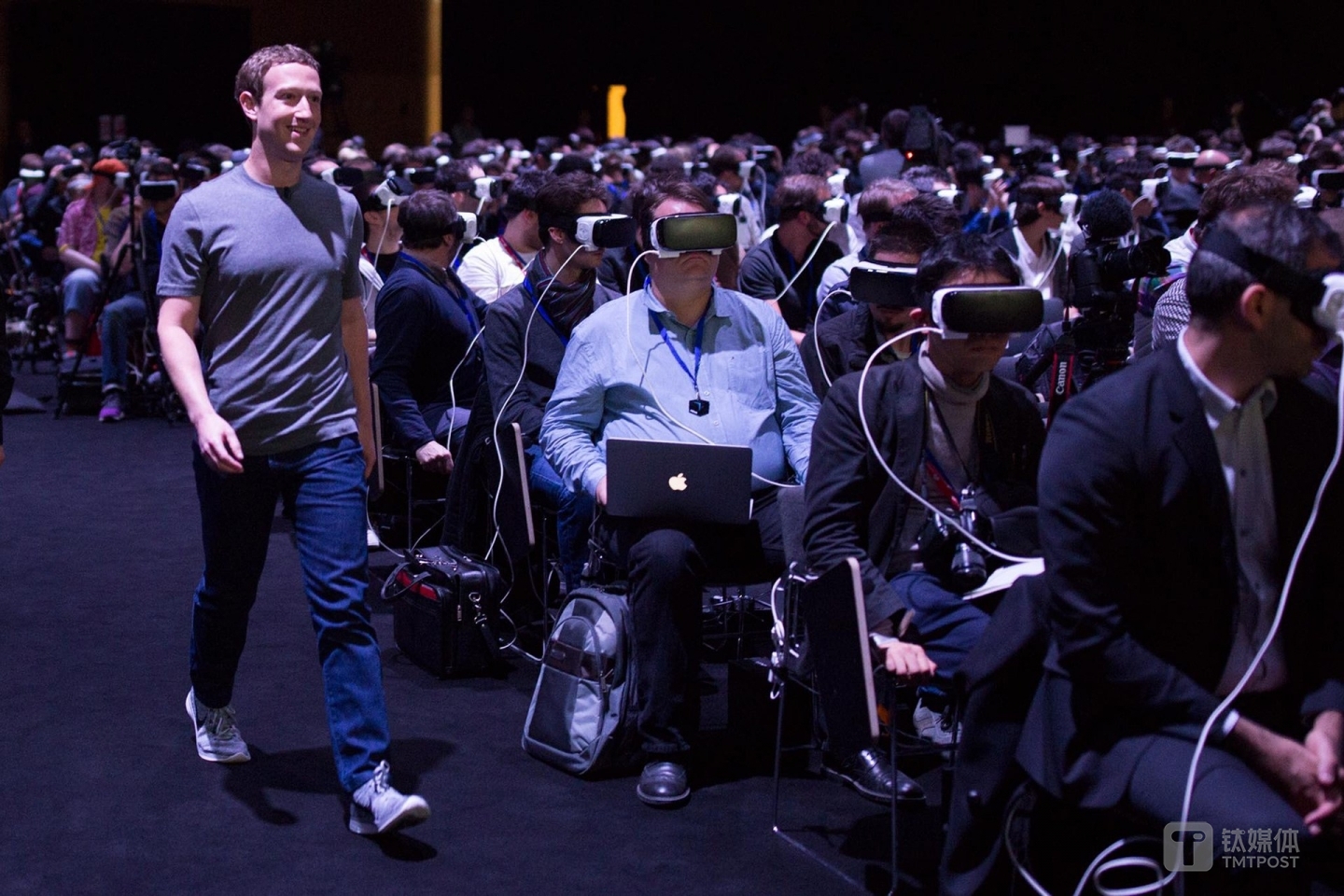 2016年 MWC 上的扎克伯格