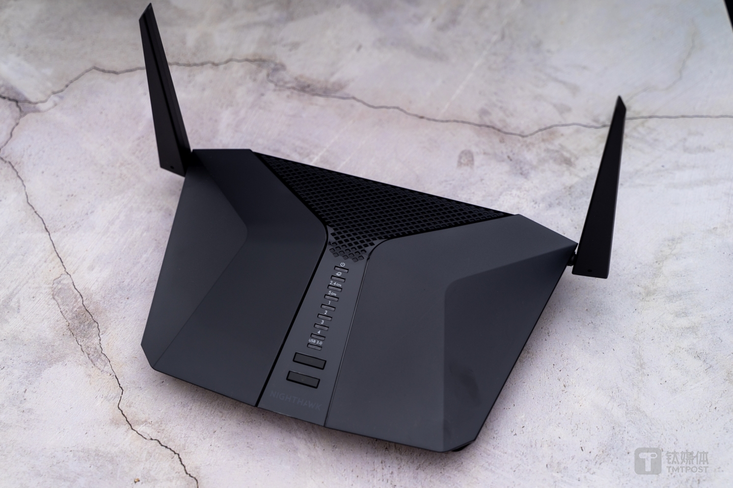 网件RAX40路由器