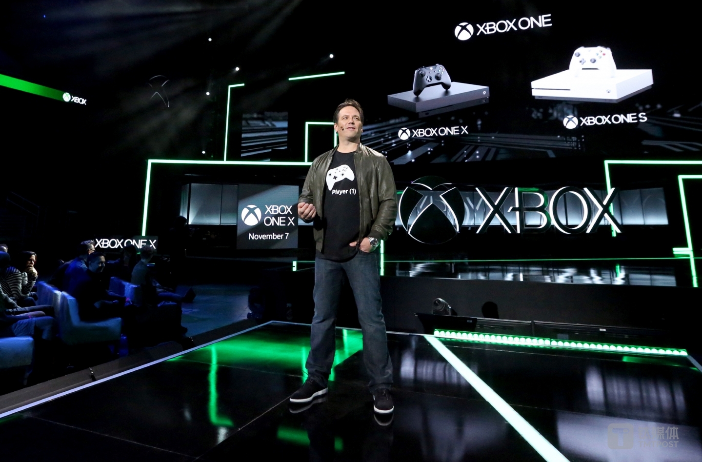 菲尔&middot;斯宾塞在今年 E3上介绍 Xbox One X Casey Rodgers/Invision for Xbox/AP Images