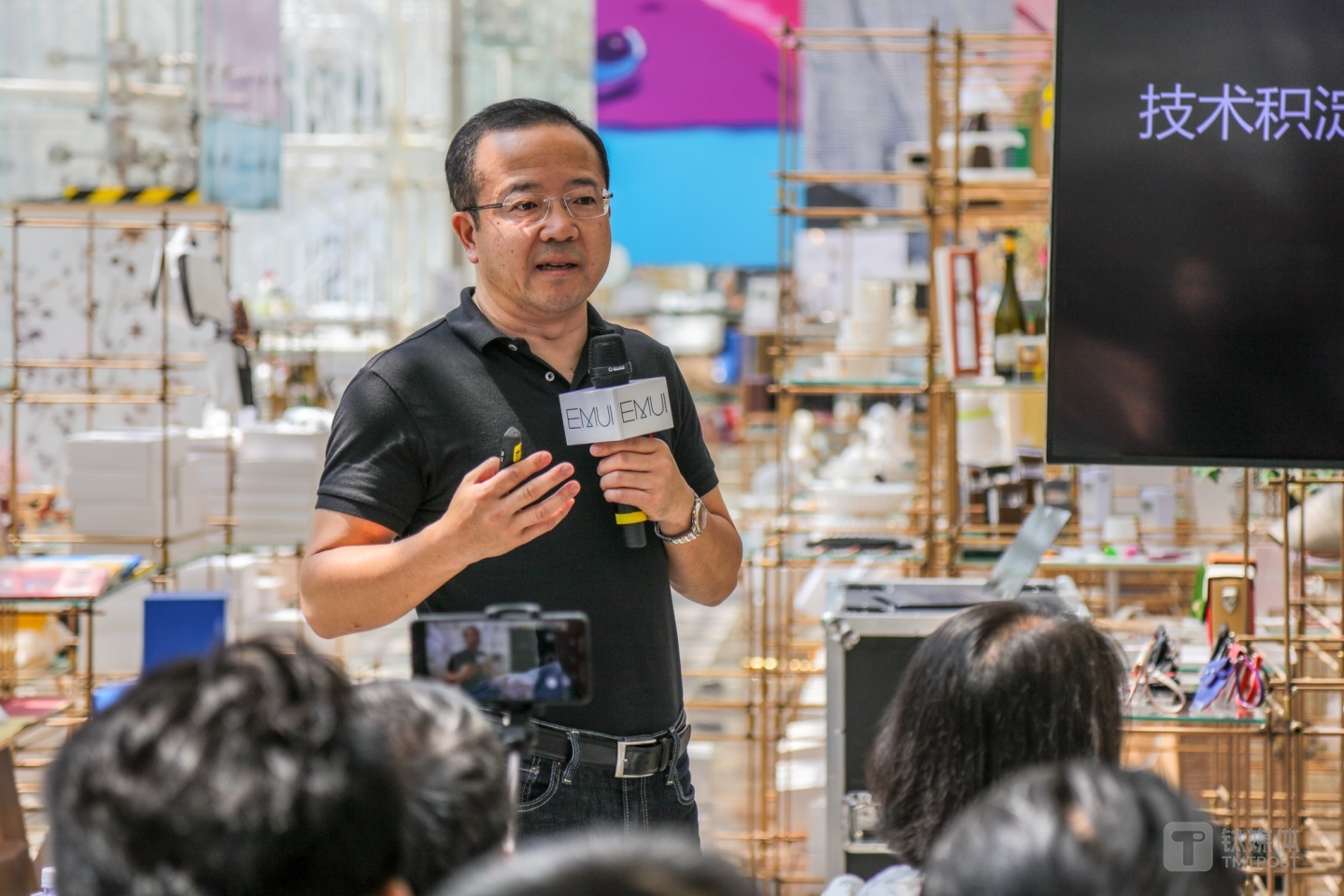 华为消费者业务软件工程部总裁王成录先生介绍目前华为系统情况