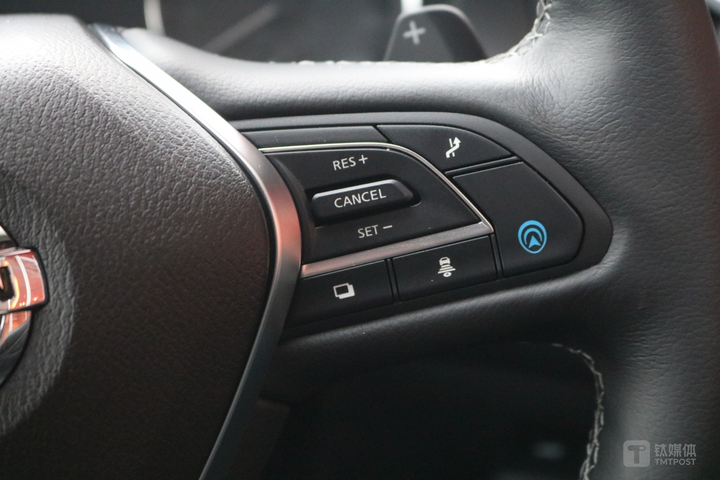 蓝色的ProPILOT智控领航启动键