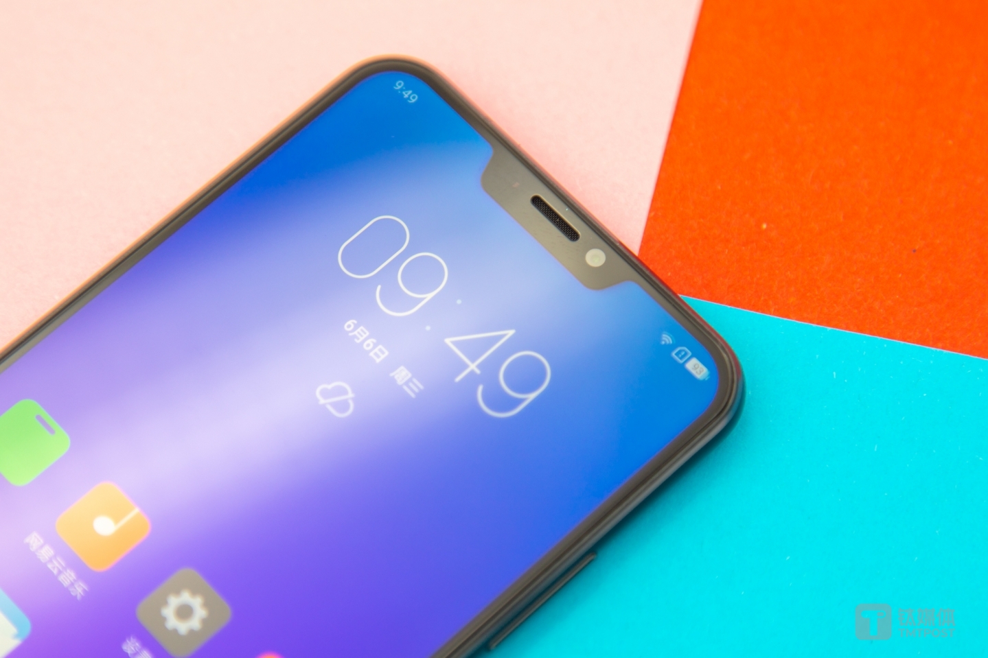 屏幕顶部刘海设计