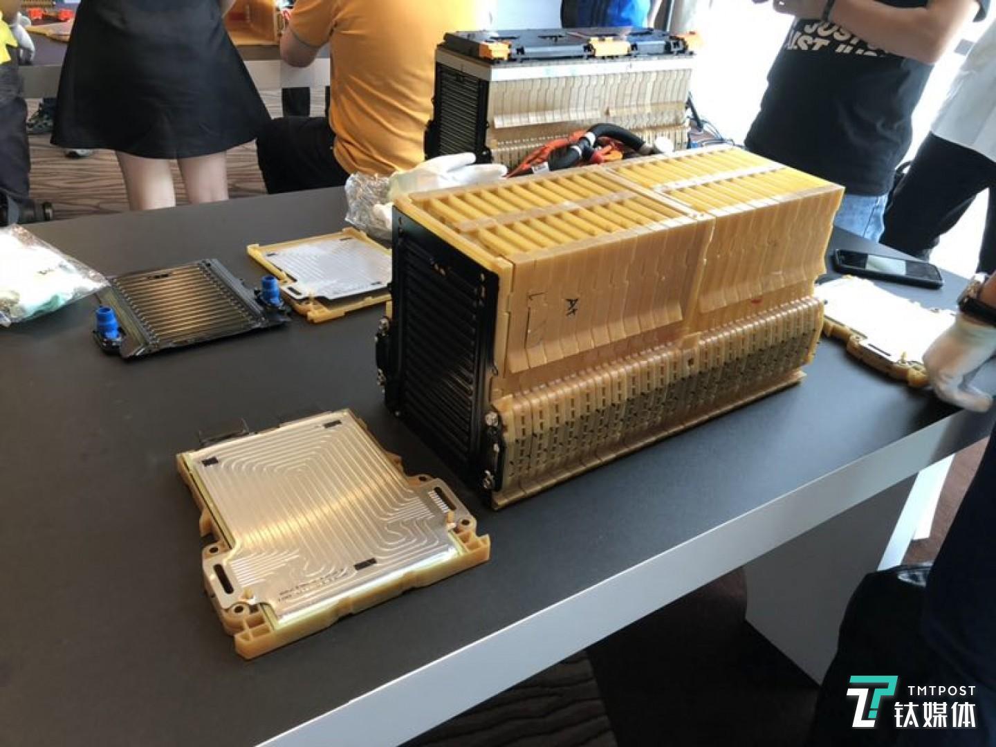 由mini堆垛单元构成的一组模块,里面包含52个电芯