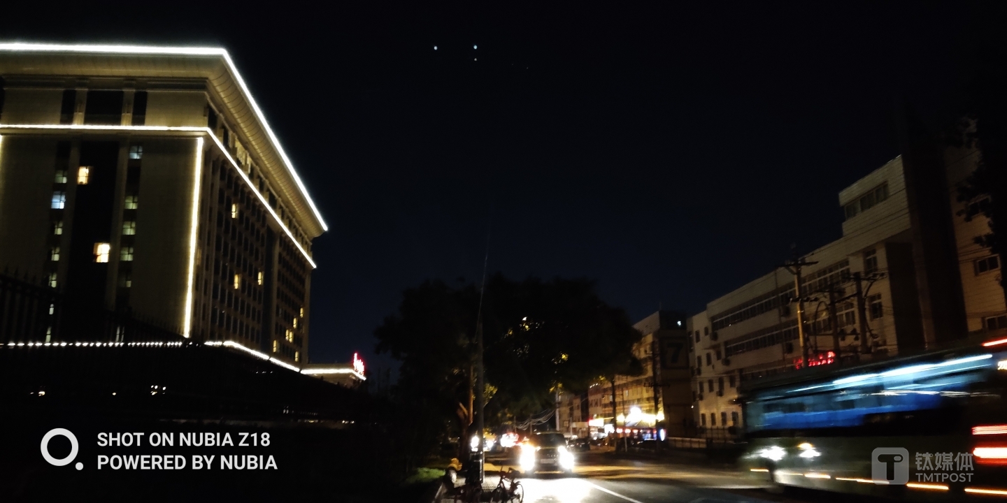 焦距：3.97mm 光圈：f/1.6 快门速度：1/10s ISO：4400