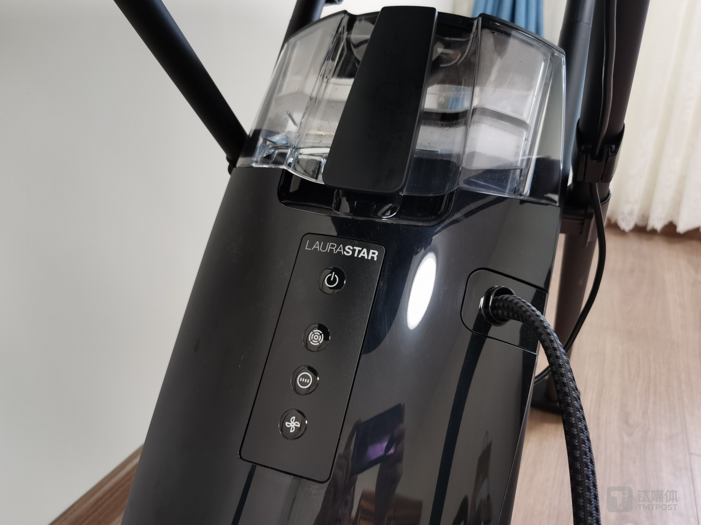 上面透明塑料就是水箱