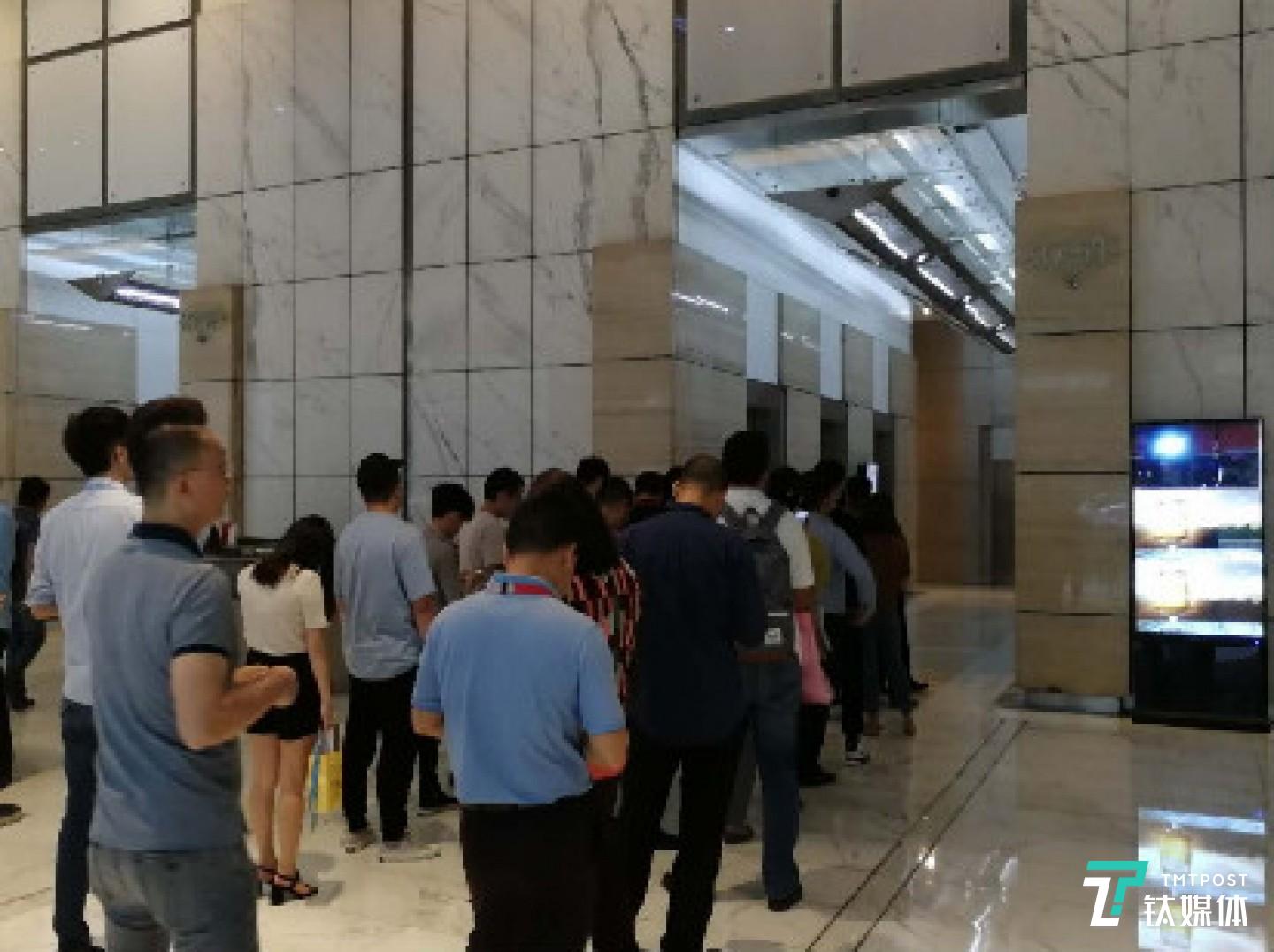 菲律宾马尼拉核心商圈的楼宇广告（图片由受访者提供）