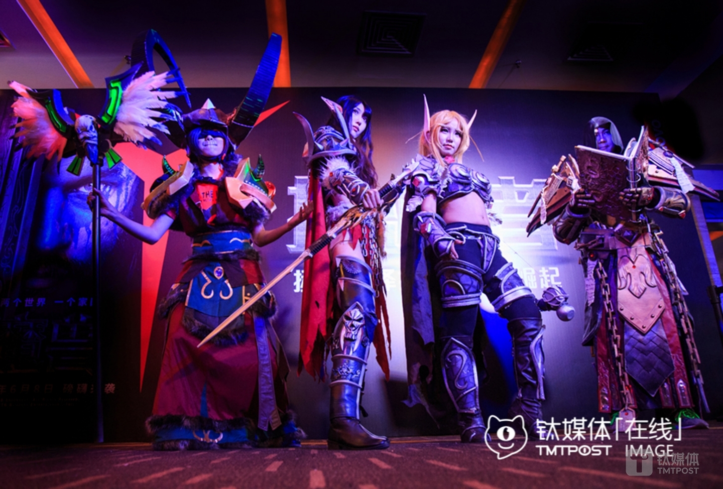 Four professional cosers were play onstage for the premiere of World of Warcraft film at Wanda Film Theatre. They could earn over RMB 1,000 each every day. There are lots of opportunities like this, and they are often invited to premiere events of blockbuster commercial films.