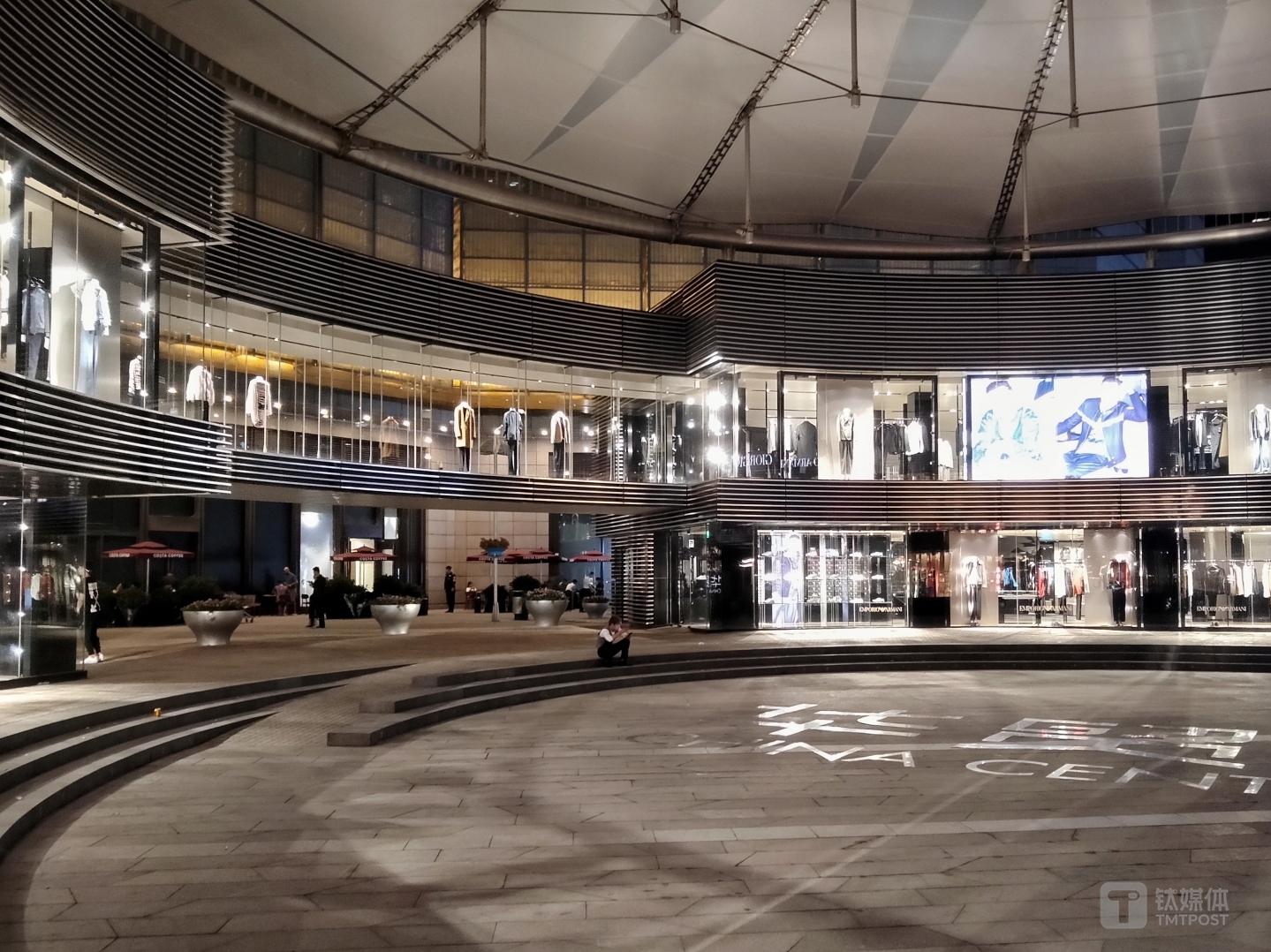 焦距：3.95mm 光圈：f/1.8 快门速度：1/s ISO: