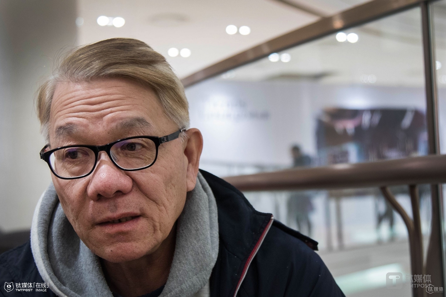 It was January 20th 2016. Zheng Fude was telling his stories in Beijing. Zheng’s father was from Shaoxing, who later went to Taiwan just like many others through the course of history. When he was still a kid, Zheng’s families lived near the airport. During his childhood, the happiest thing for Zheng eveday was to see airplanes coming and going at the airport. Although he wasn’t born into a well-off family, it didn