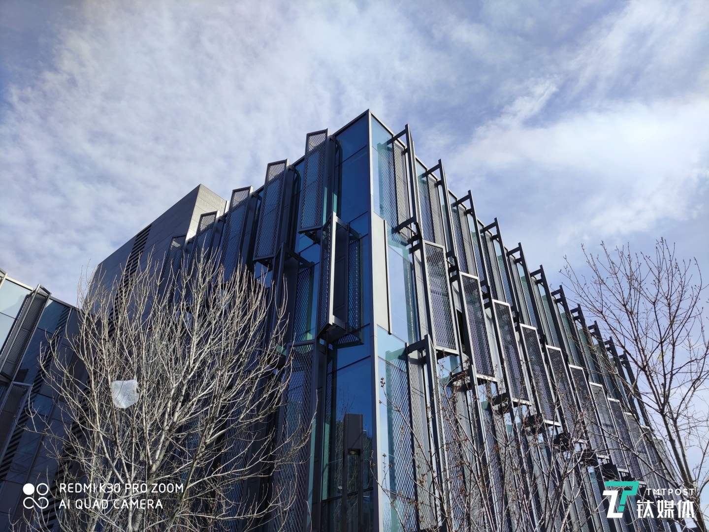 更多样张 焦距:5.58mm 光圈:f/1.6 快门:1/2000 ISO:50