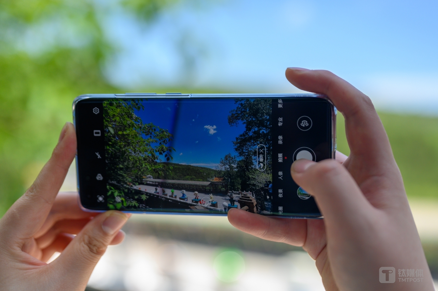 所见即所得的摄影方式，对摄影小白也十分利好