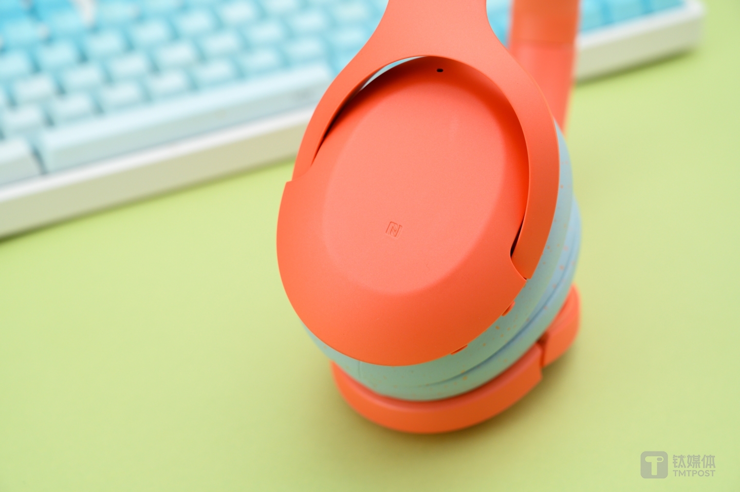 左侧支持NFC通讯