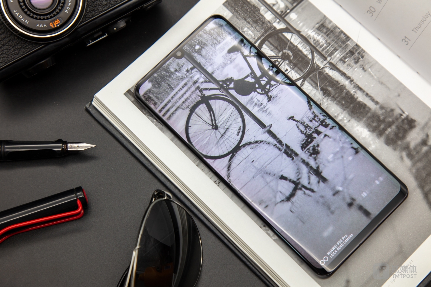 6.47英寸超窄边框屏幕