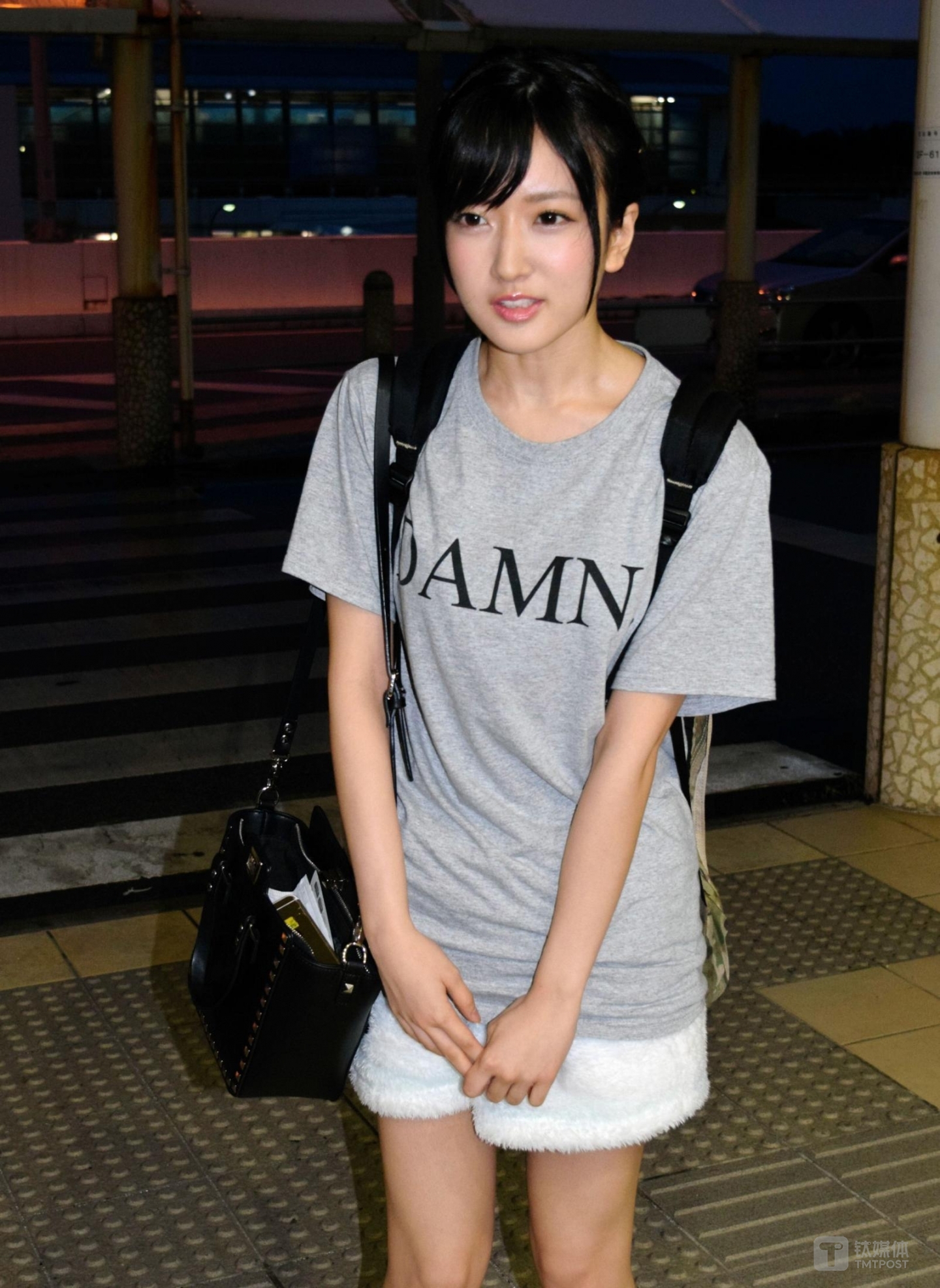 在 AKB 总选上宣布退出引起哗然的须藤凛凛花身着说唱歌手拉马尔的 DAMN 衫反击外界物议