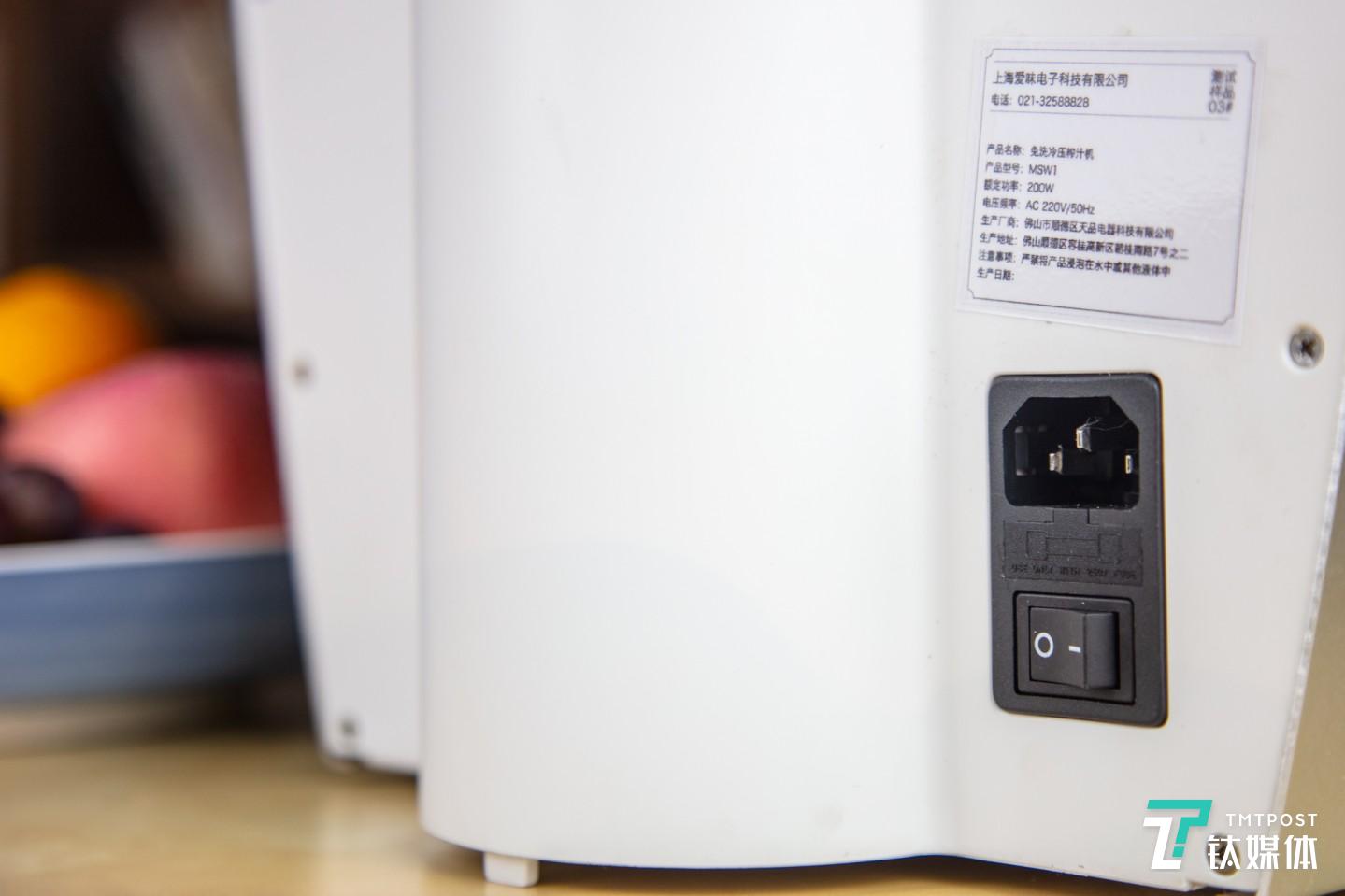 背部电源开关&电源线接口