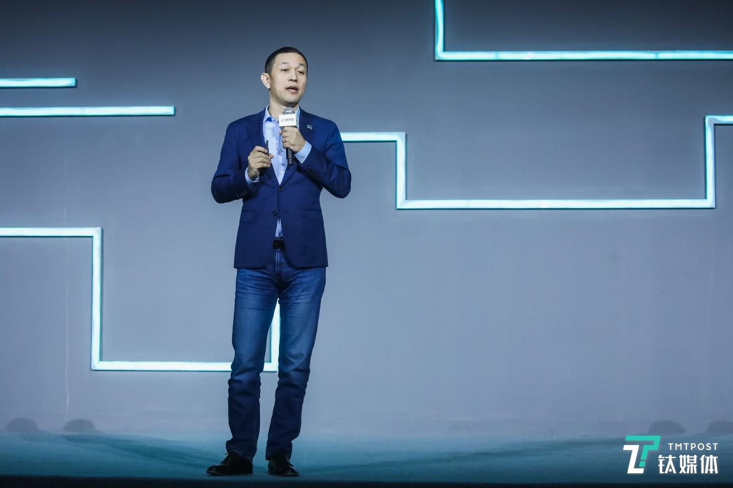 12月6日，北京大兴星光视界中心，由钛媒体主办的2019T-EDGE全球创新大会上，蔚来汽车创始人兼董事长李斌发表演讲。蔚来汽车的2019年是如&ldquo;寒冬&rdquo;般的一年，销售量下降、连续亏损、股价下跌、高管离职，又遇到国内电动汽车补贴收紧，李斌被媒体称为&ldquo;2019年最惨的人&rdquo;。