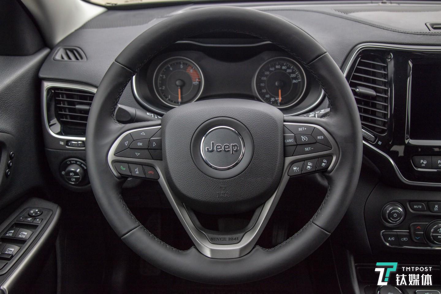 实用性很强的多动能方向盘