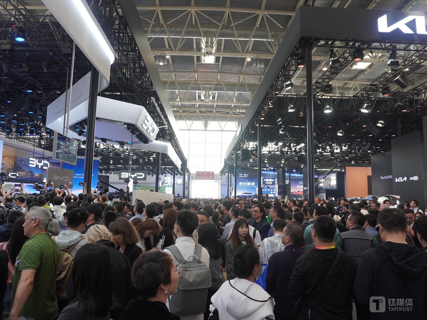 本届车展「人山人海」
