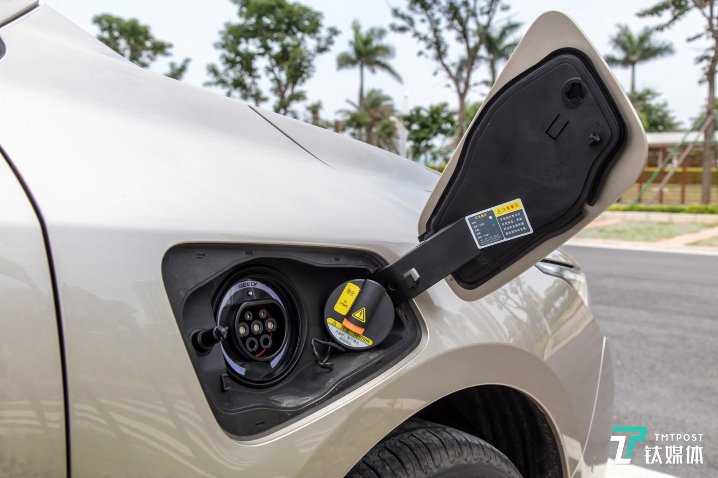 车前交流慢充接口