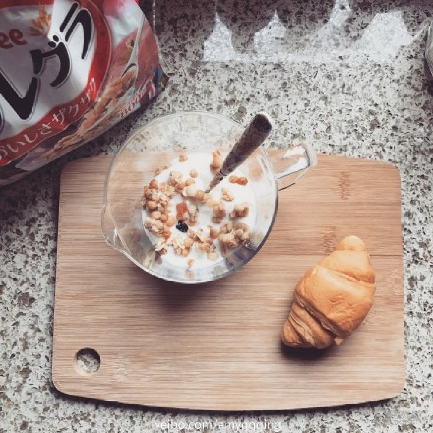 一位94年生小姑娘在微博上晒出自己的卡乐比麦片早餐