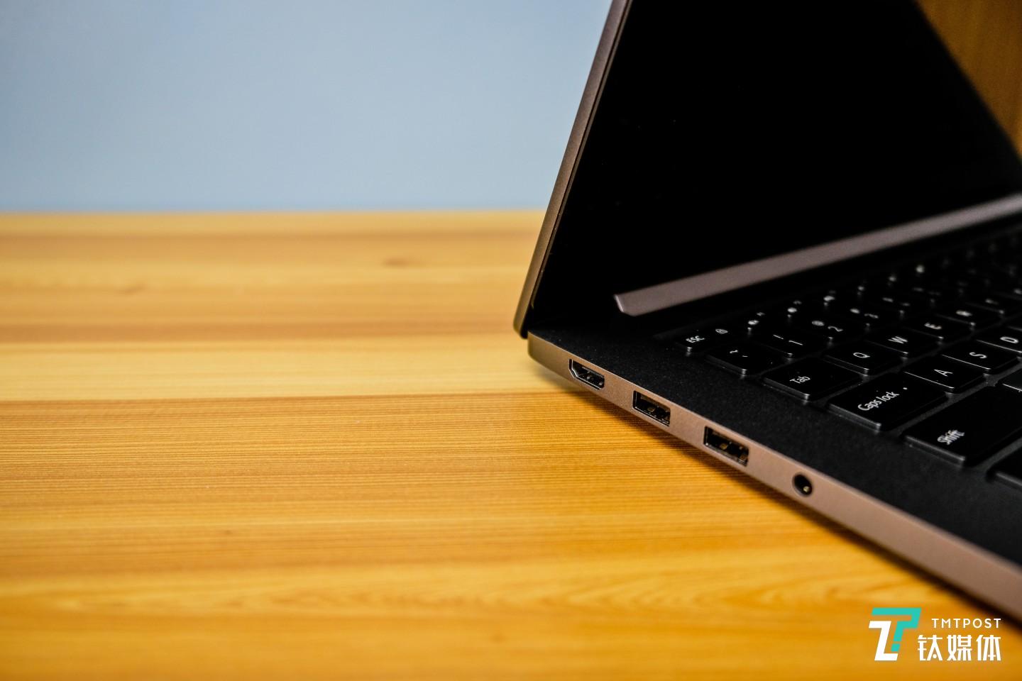 小米笔记本 Pro 增强版-侧面接口