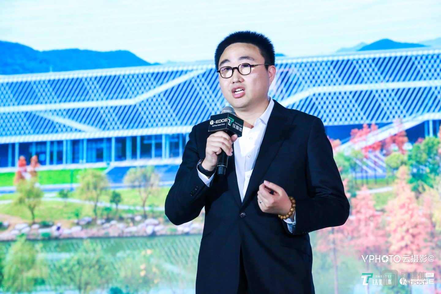 云栖小镇管委会副主任高剑飞在钛媒体2017T-EDGE峰会现场