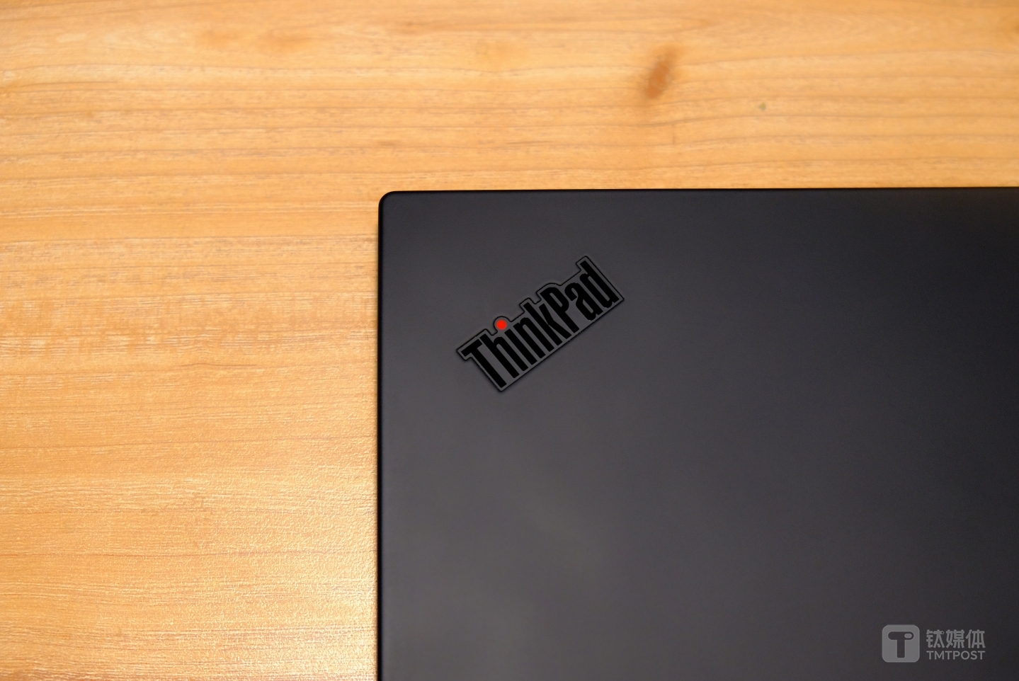 ThinkPad X1 Carbon 2018 正面