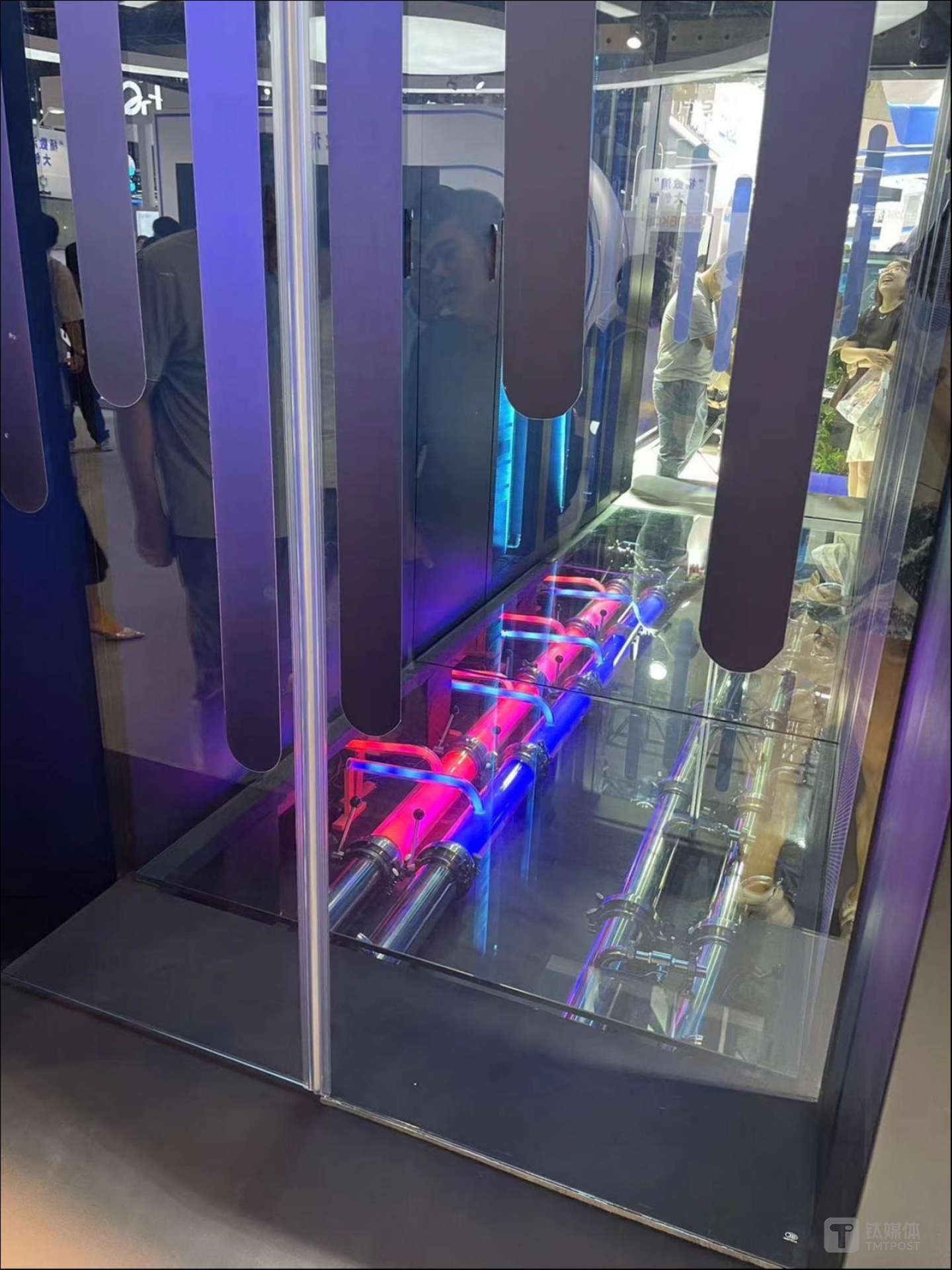 图为本届WAIC浪潮信息带来的冷板式液冷解决方案