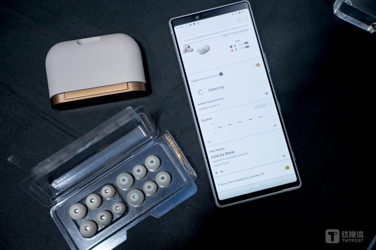 初次佩戴一定要调整为适合的耳机套