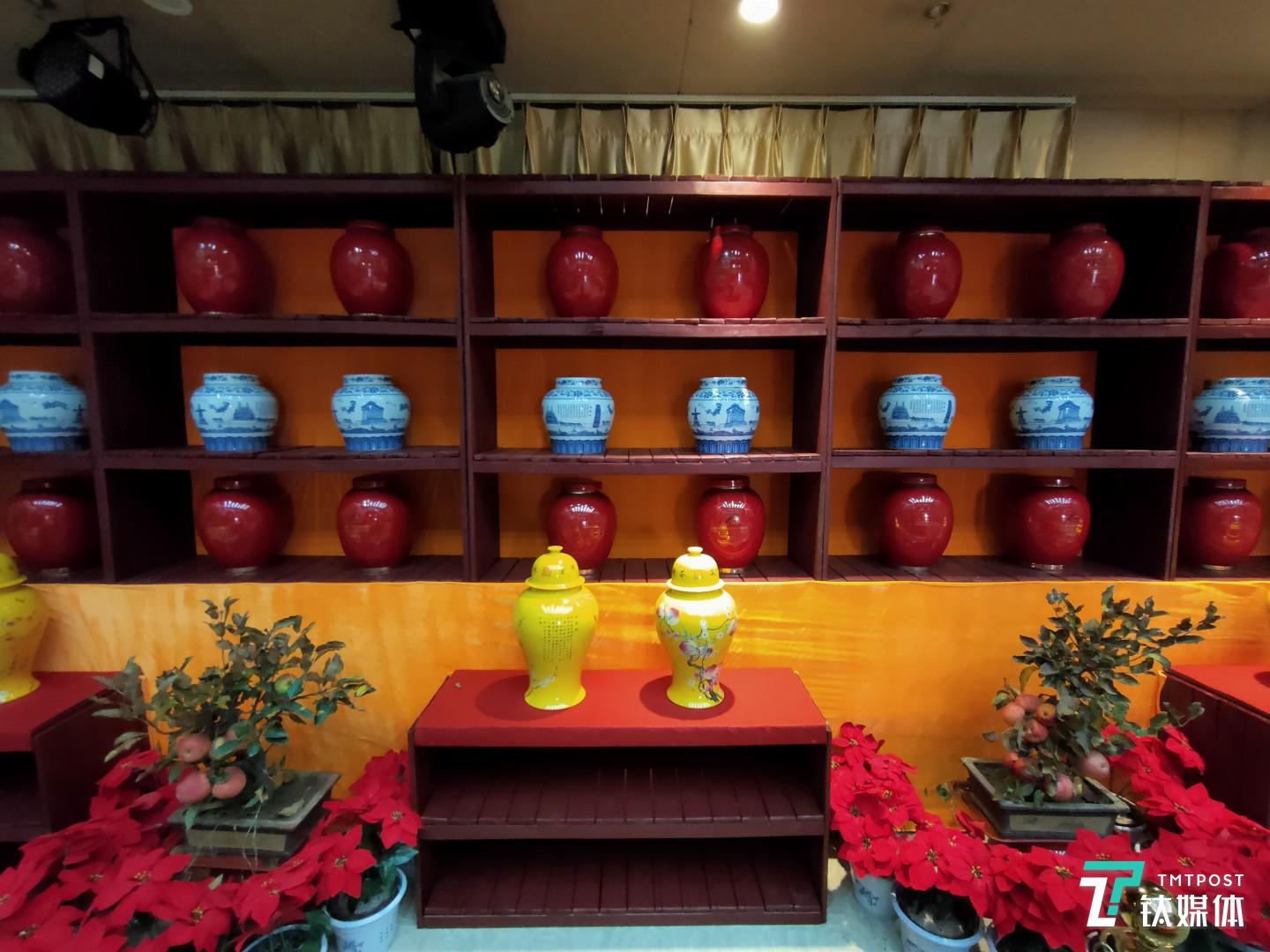 高ISO下，仔细看会感觉到有一点涂抹痕迹