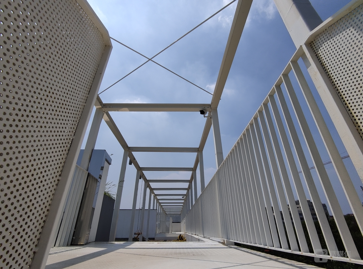 焦距：2.26mm 光圈：f/2.25 快门速度：1/1000 ISO：99