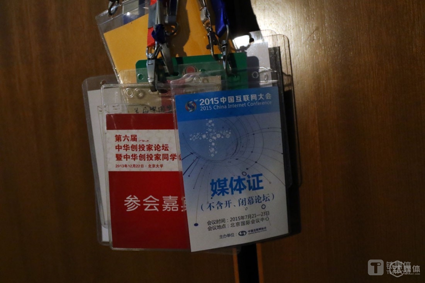 Admission tickets she collected after each activity she worked for. “People in the Internet industry tend to talk faster, and some people can even deliver a speech at a speed of 350 Chinese characters per minute,” she concluded. At first, she was quite amazed by the way of thinking, the intellectual calisthenics of them, yet she began to find everybody talking about the same thing again and again. For example, these bunch of people love citing Jack Ma as an example and boasted that they didn’t like Jack Ma’s idea when he turned to them for help.