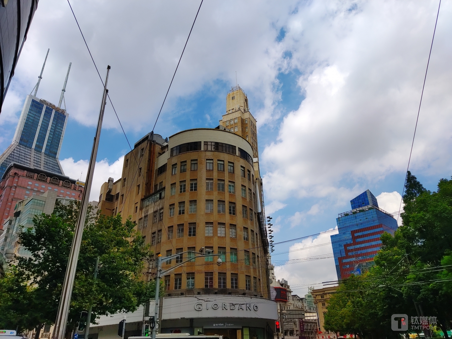 快门速度：1/2000 秒 光圈：f/1.7 焦距：4.71 毫米 ISO：100