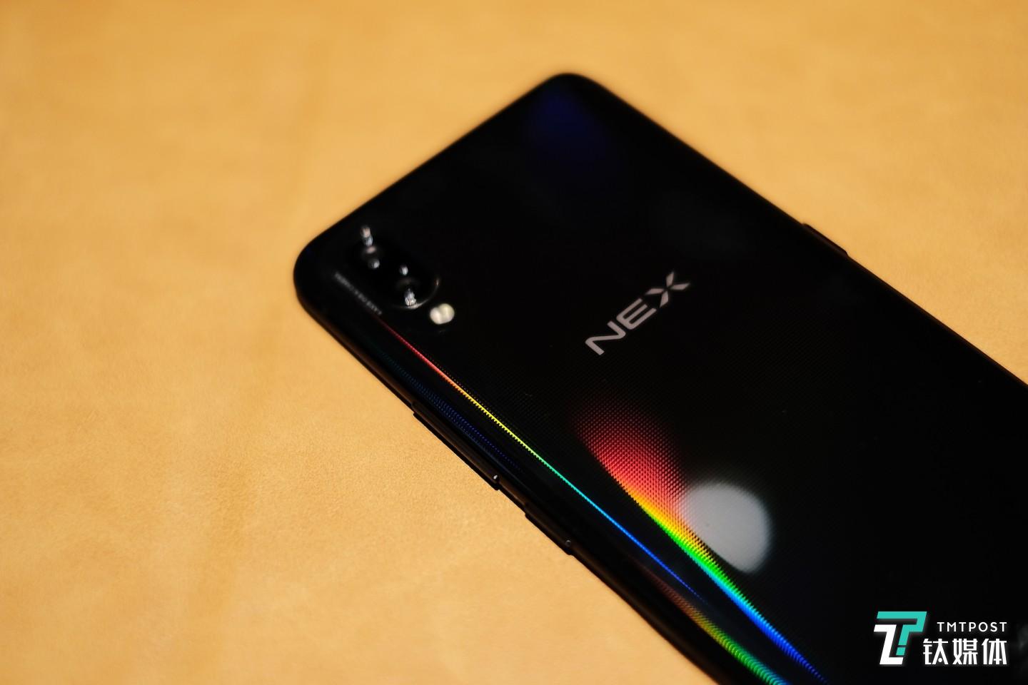 vivo NEX 星钻黑背面