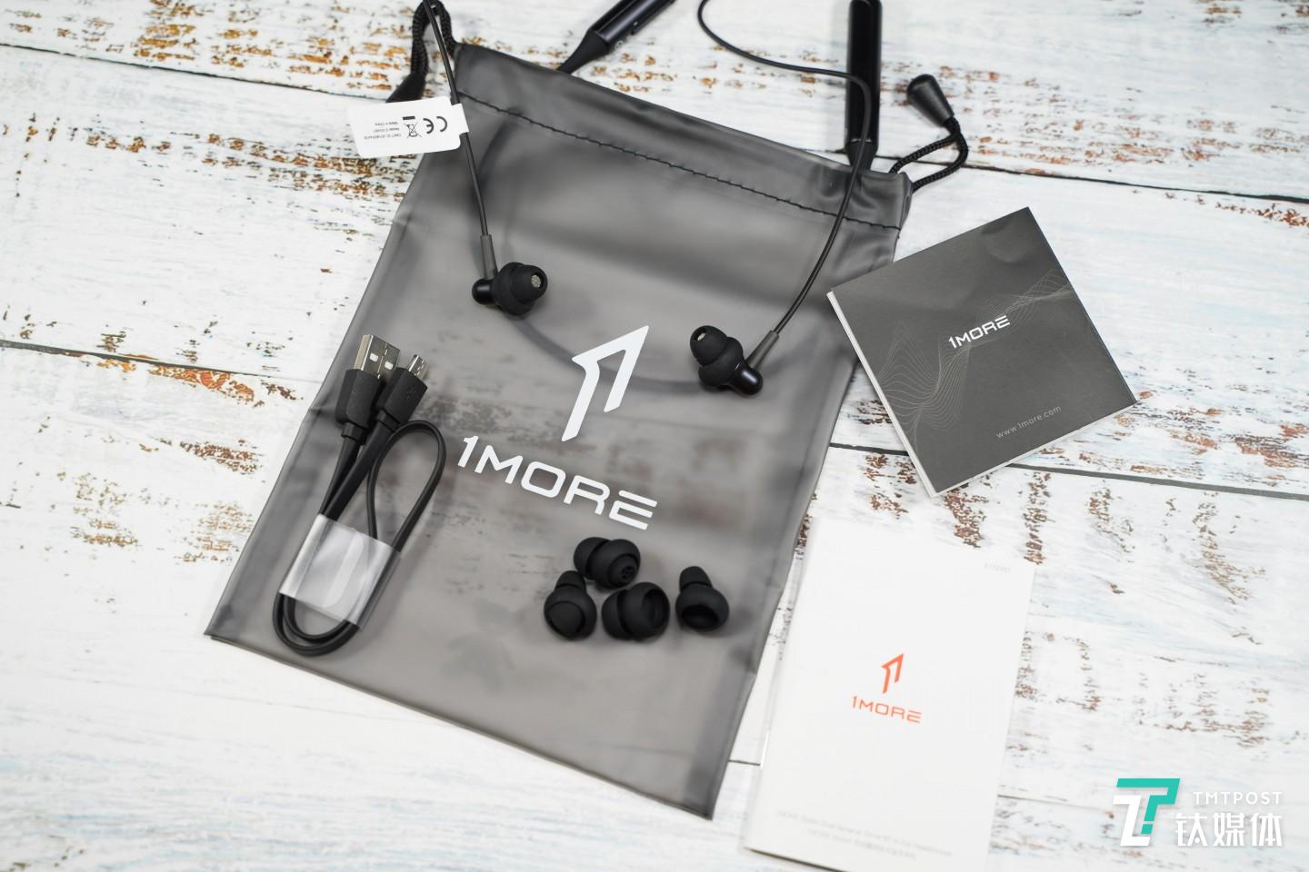 耳机袋、耳机套等配件