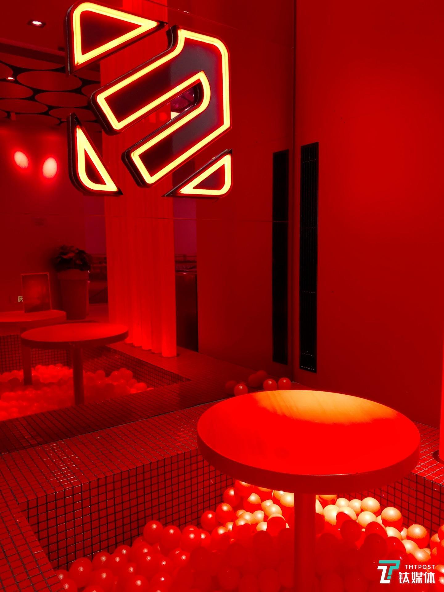 更多样张焦距:4.25mm 光圈:f/1.7 快门速度:1/s ISO: