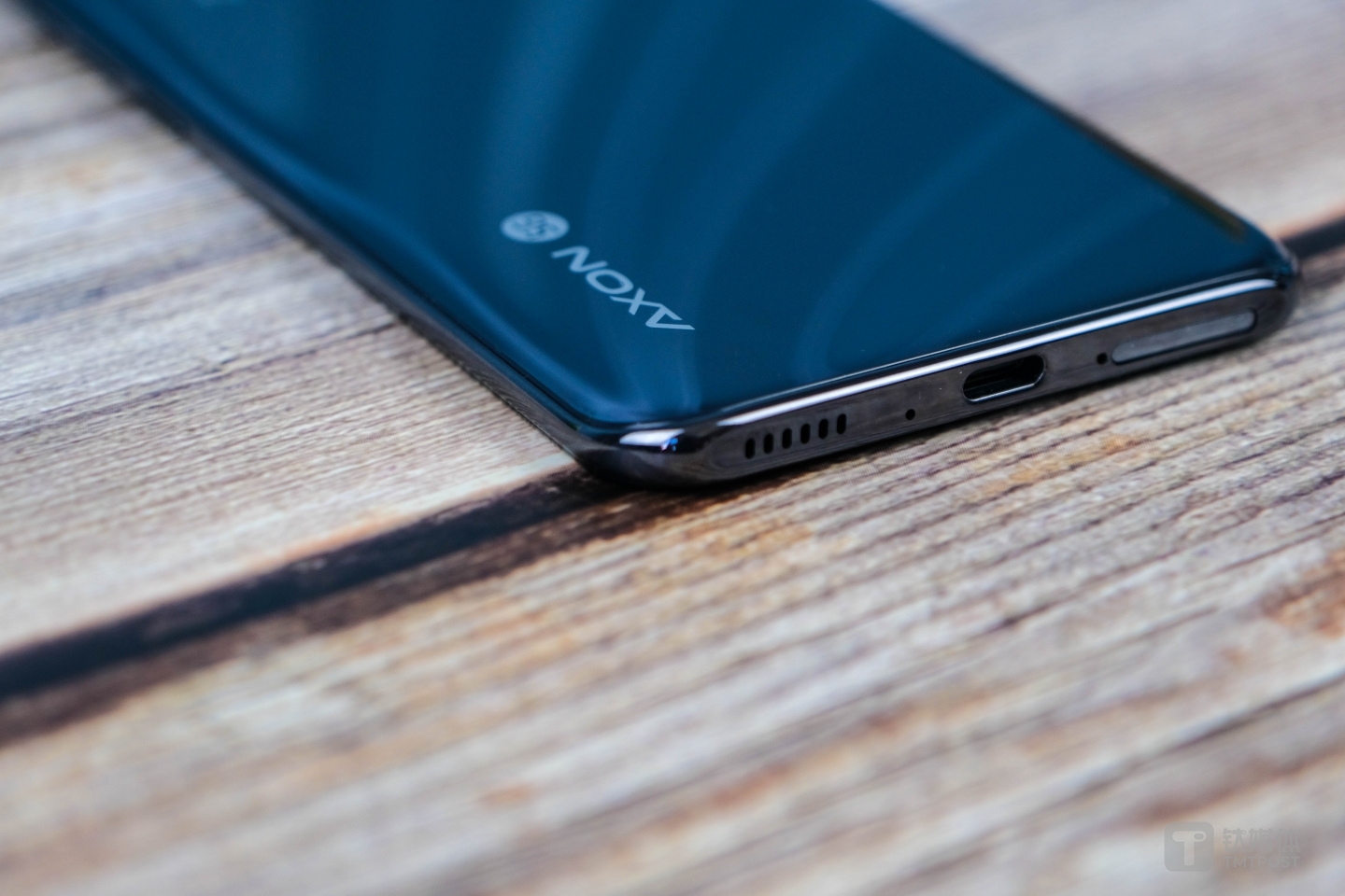 Axon 20 5G底部开孔