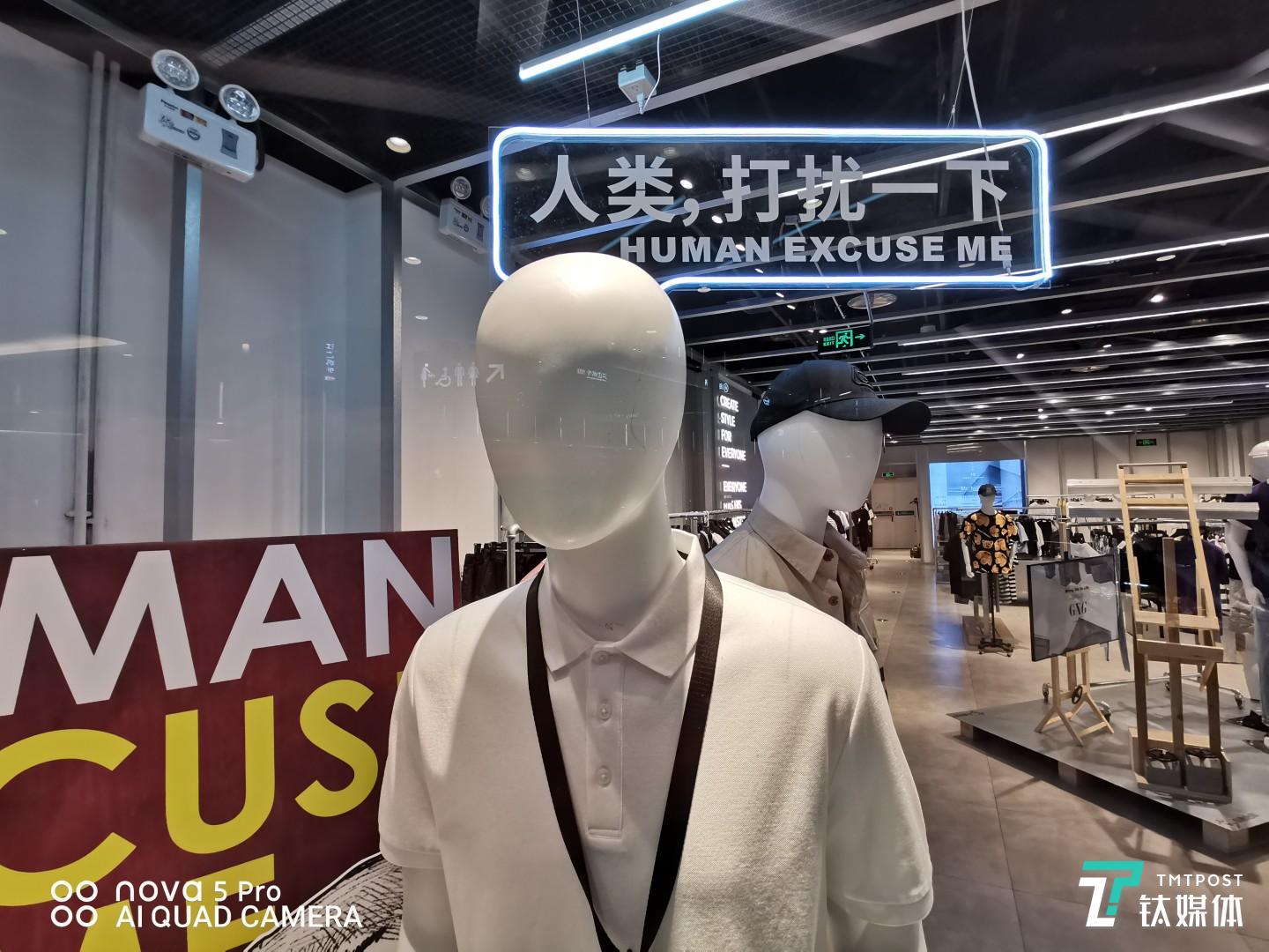 更多样张 焦距:mm(等效35mm焦距) 光圈:f/2.2 快门速度:1/s ISO: