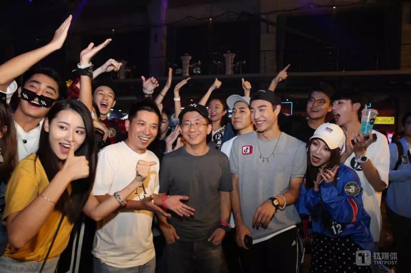 （另外一个大叔是头条联合创始人张利东）