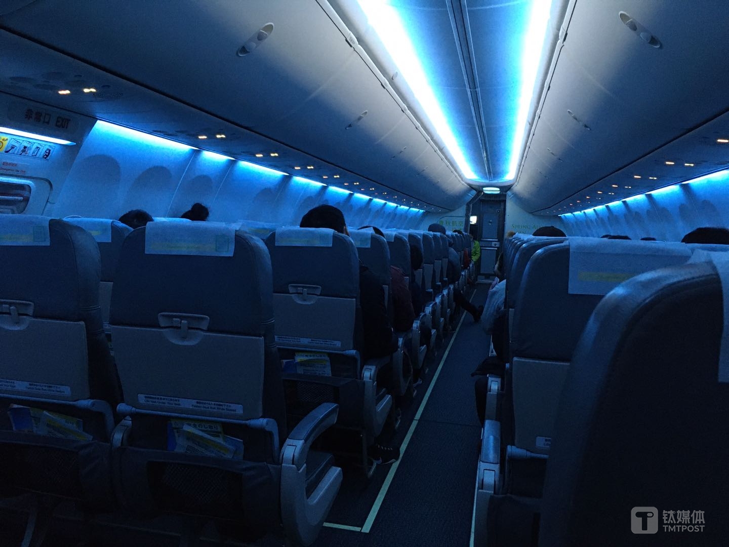 2月4日凌晨，中国飞往羽田机场的只有60几人的客舱