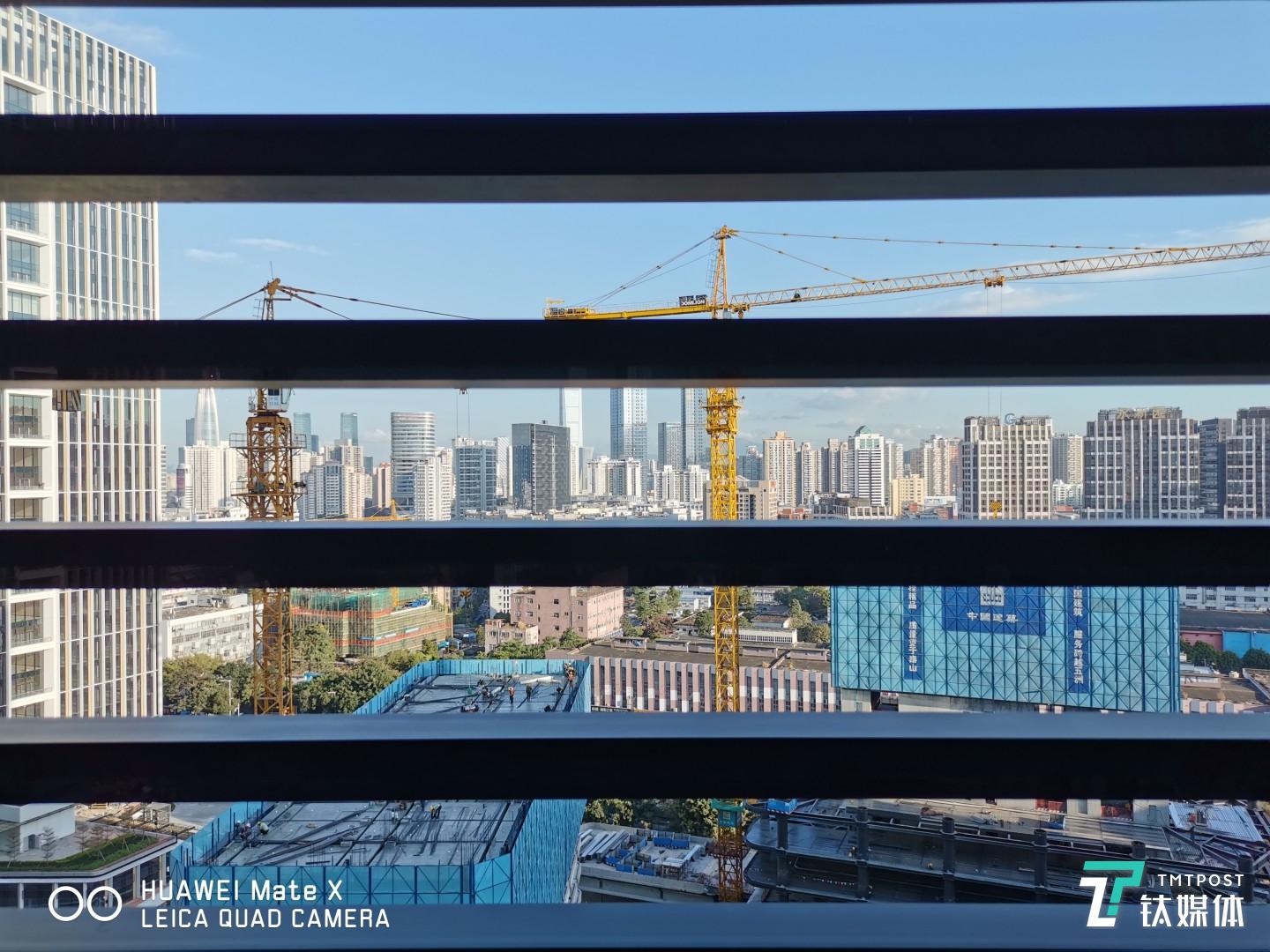 主摄-焦距：5.58mm，光圈：f/1.8，快门：1/1261