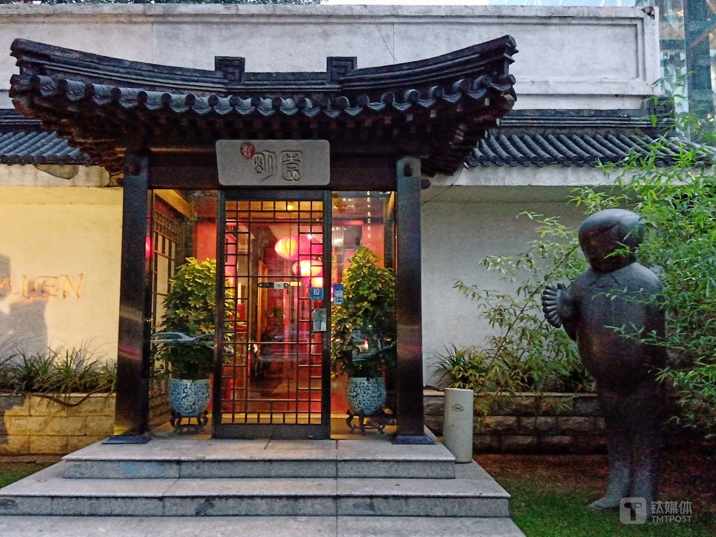 焦距：mm 光圈：f/ 快门速度：1/s ISO: