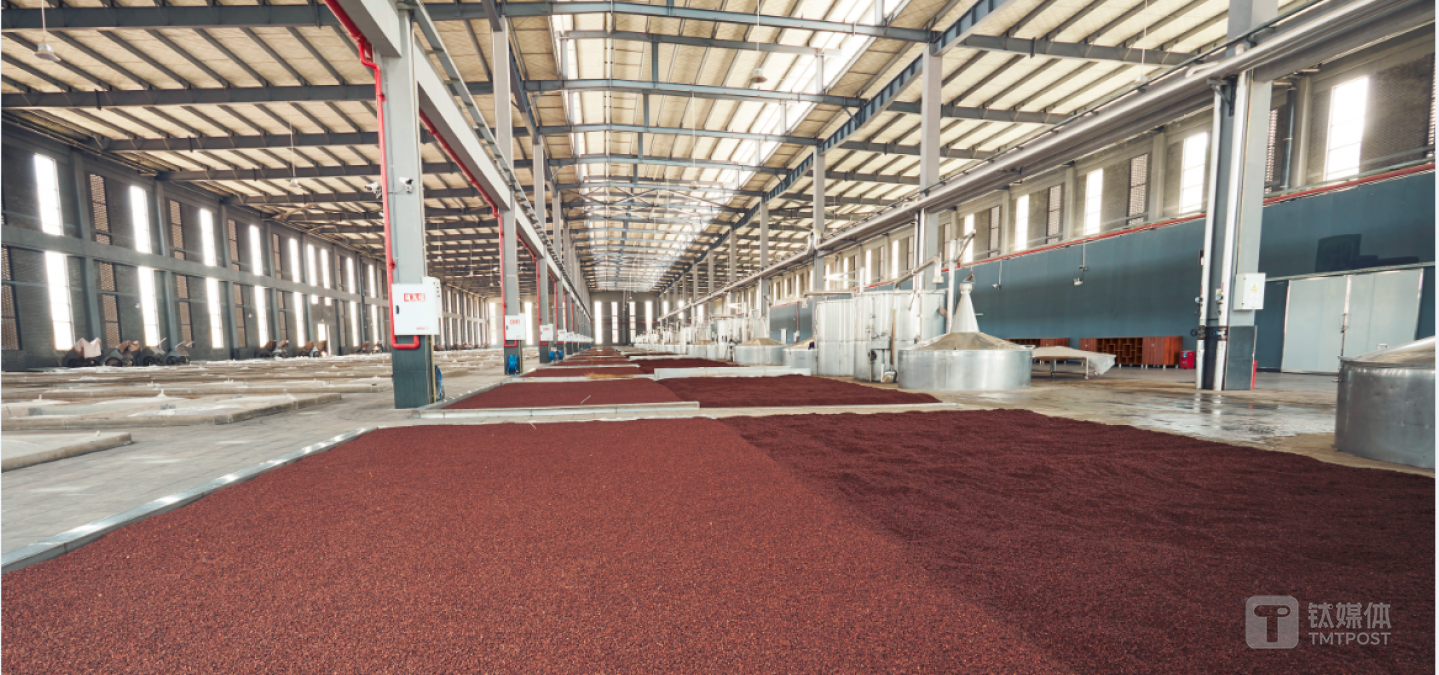 江小白清香型高粱酒酿造车间