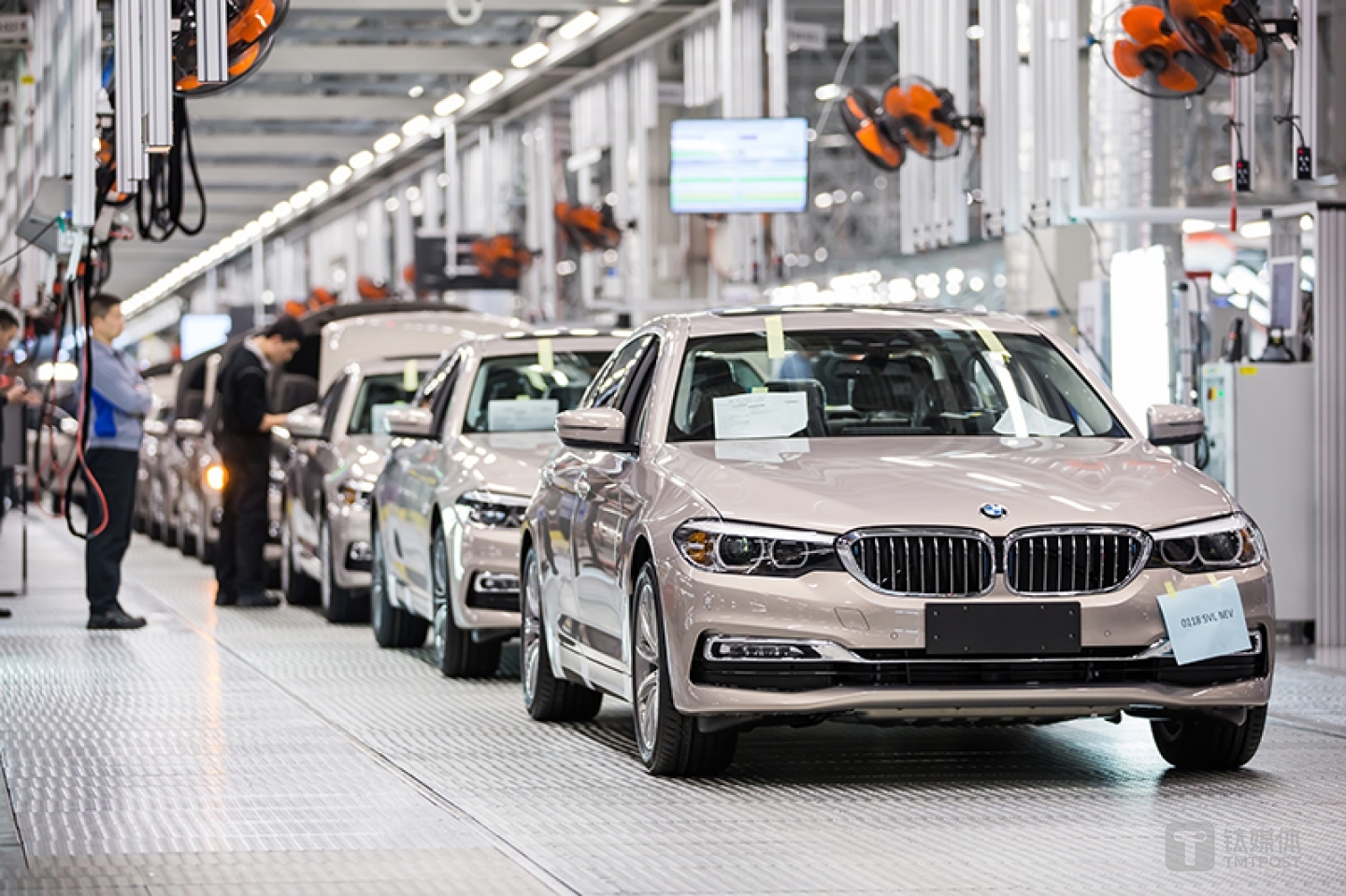 传统动力车型和新能源车型的柔性和共线生产