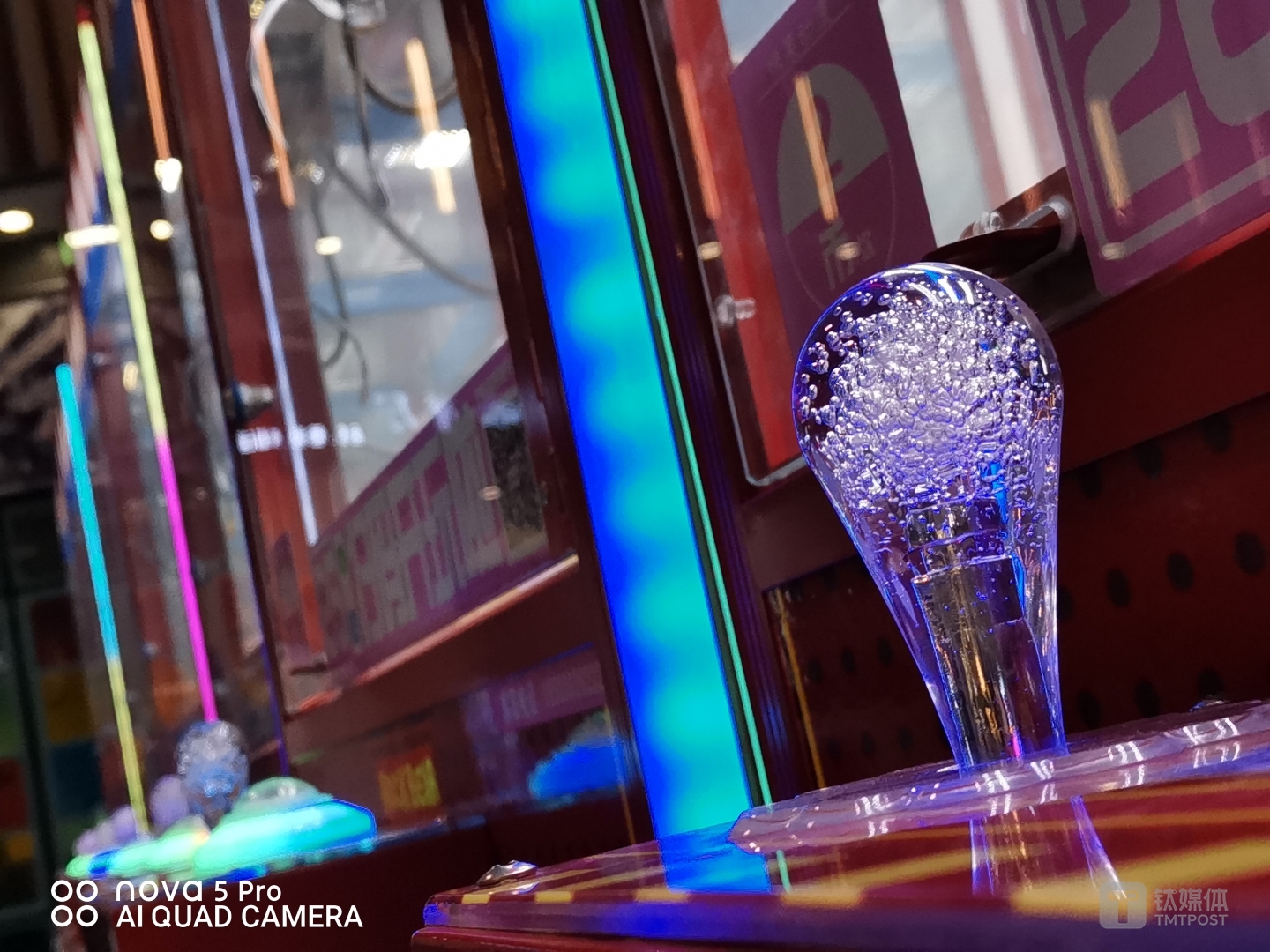 更多样张 焦距：mm（等效35mm焦距） 光圈：f/2.2 快门速度：1/s ISO: