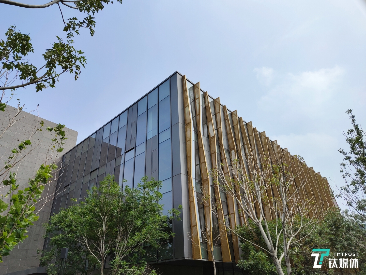 更多样张：焦距：35mm 光圈：f/1.85 快门速度：1/2923 ISO：50