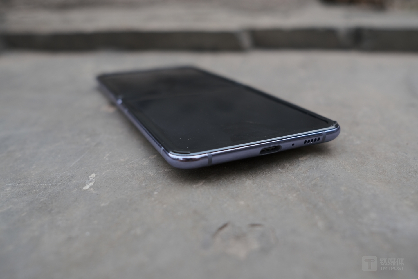 底部仅有一个USB-C接口