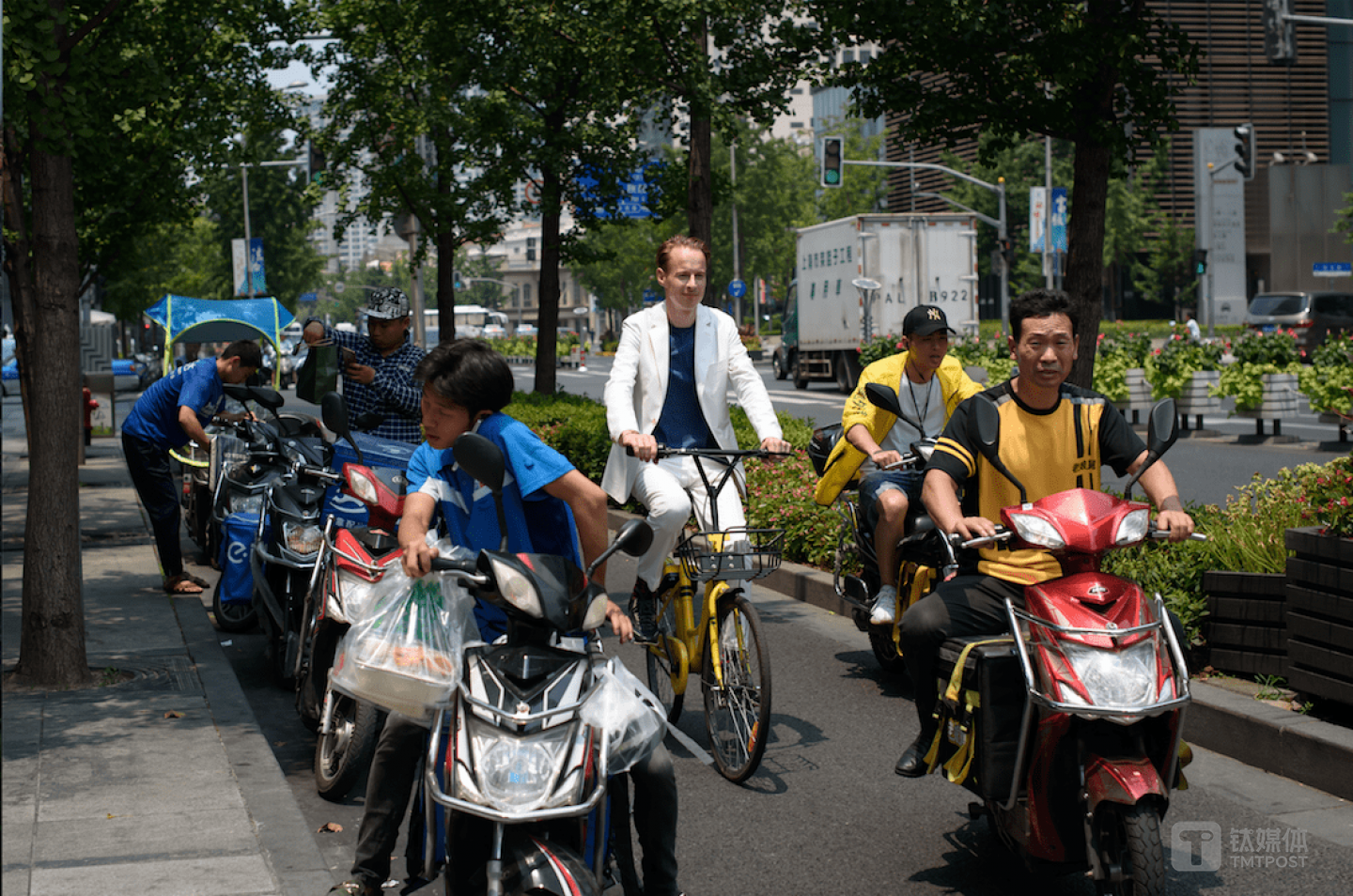 罗斯加德体验ofo小黄车。图片来源/罗斯加德工作室