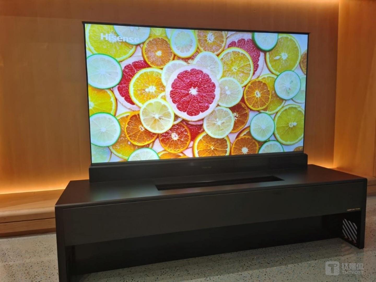 卷曲屏幕激光电视